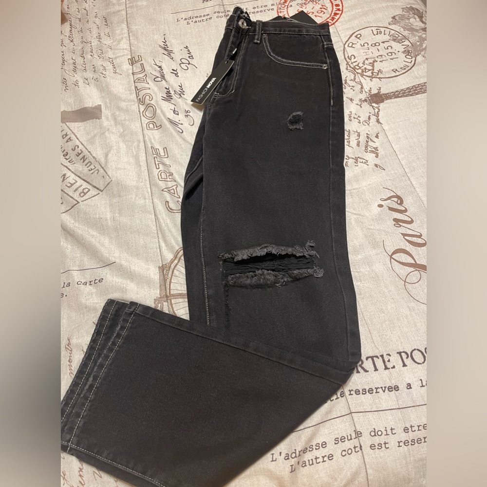Black FashionNova jeans new with tags never been worn before size 9